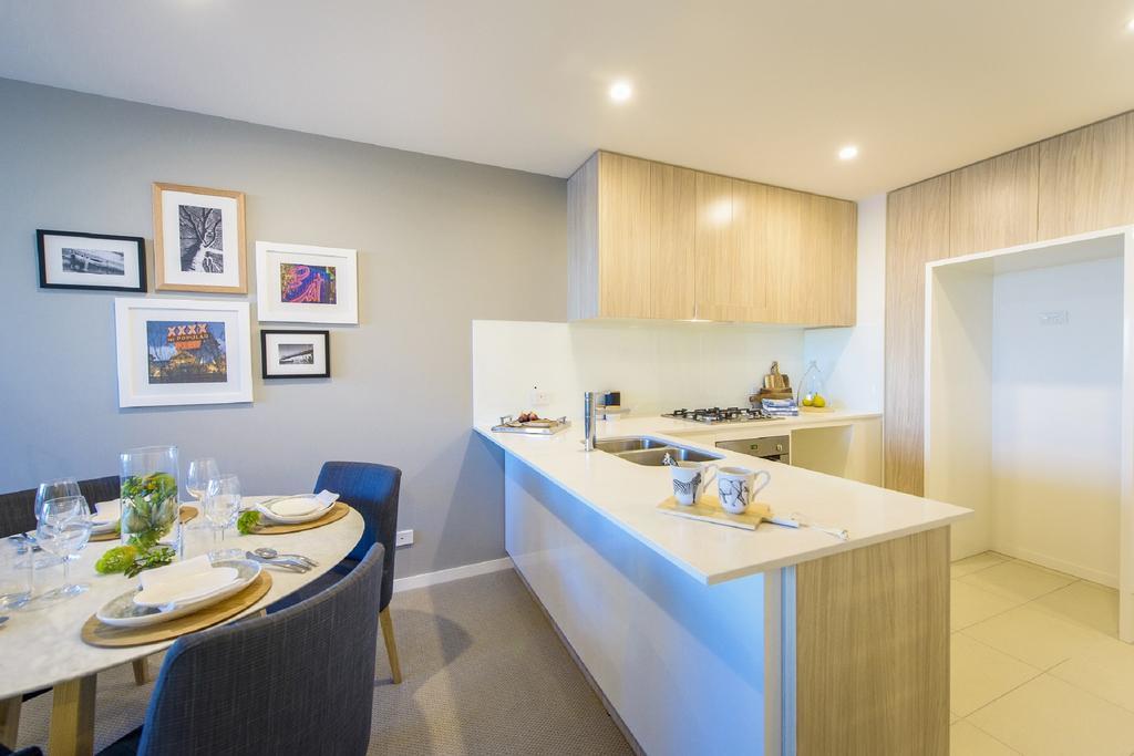 Two-Bedroom Apartment Balcony,712755340:JPEG